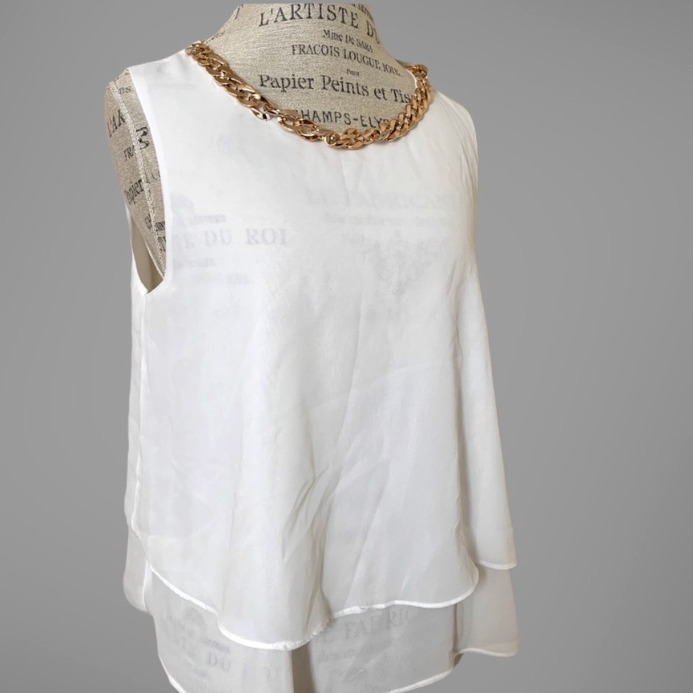BEDO White top with gold chain detail